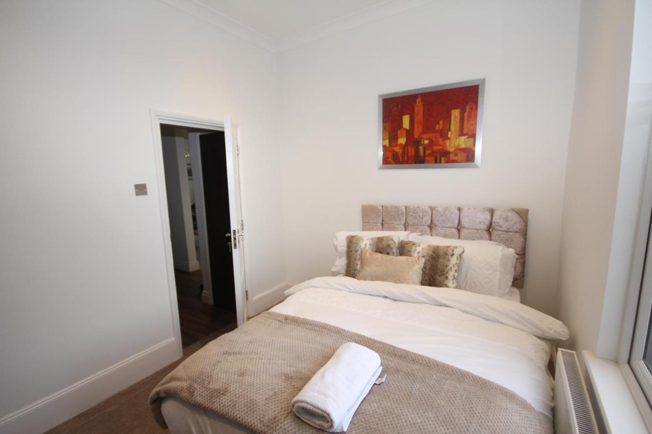 Great West Road Apartments Flat C Лондон Екстер'єр фото